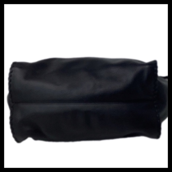 MICHAEL KORS Chelsea Large Leather Shoulder Tote Bag
Whipped Stitch Deta… - Picture 6 of 11